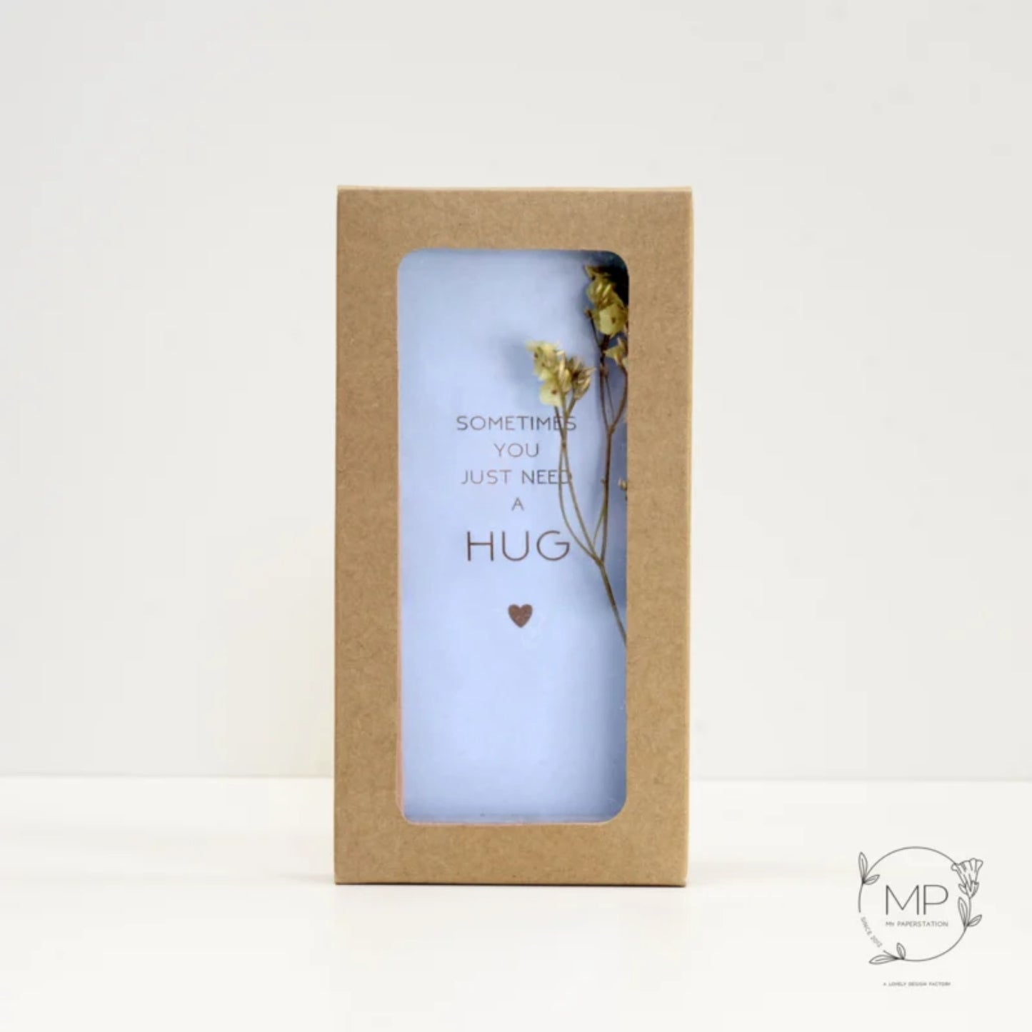 Droogbloemen kaart ‘A Hug’ met houder
