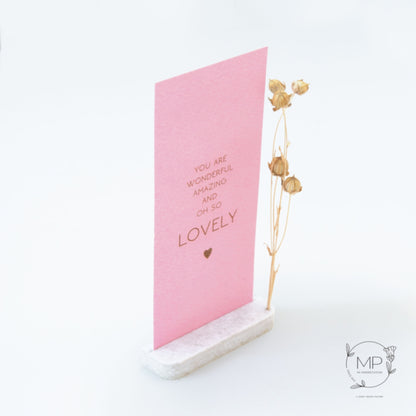 Droogbloemen kaart ‘Lovely’ met houder