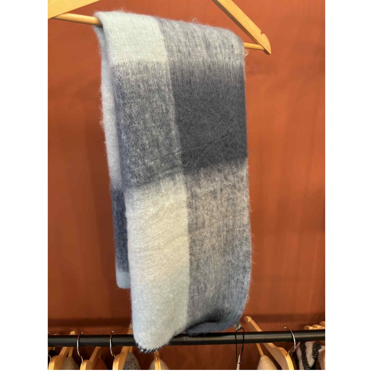 Fluffy Sjaal Licht Grijs