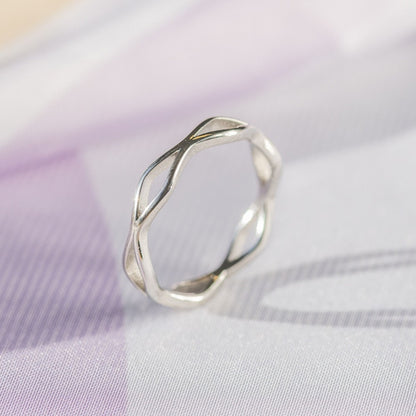 Modern Ring