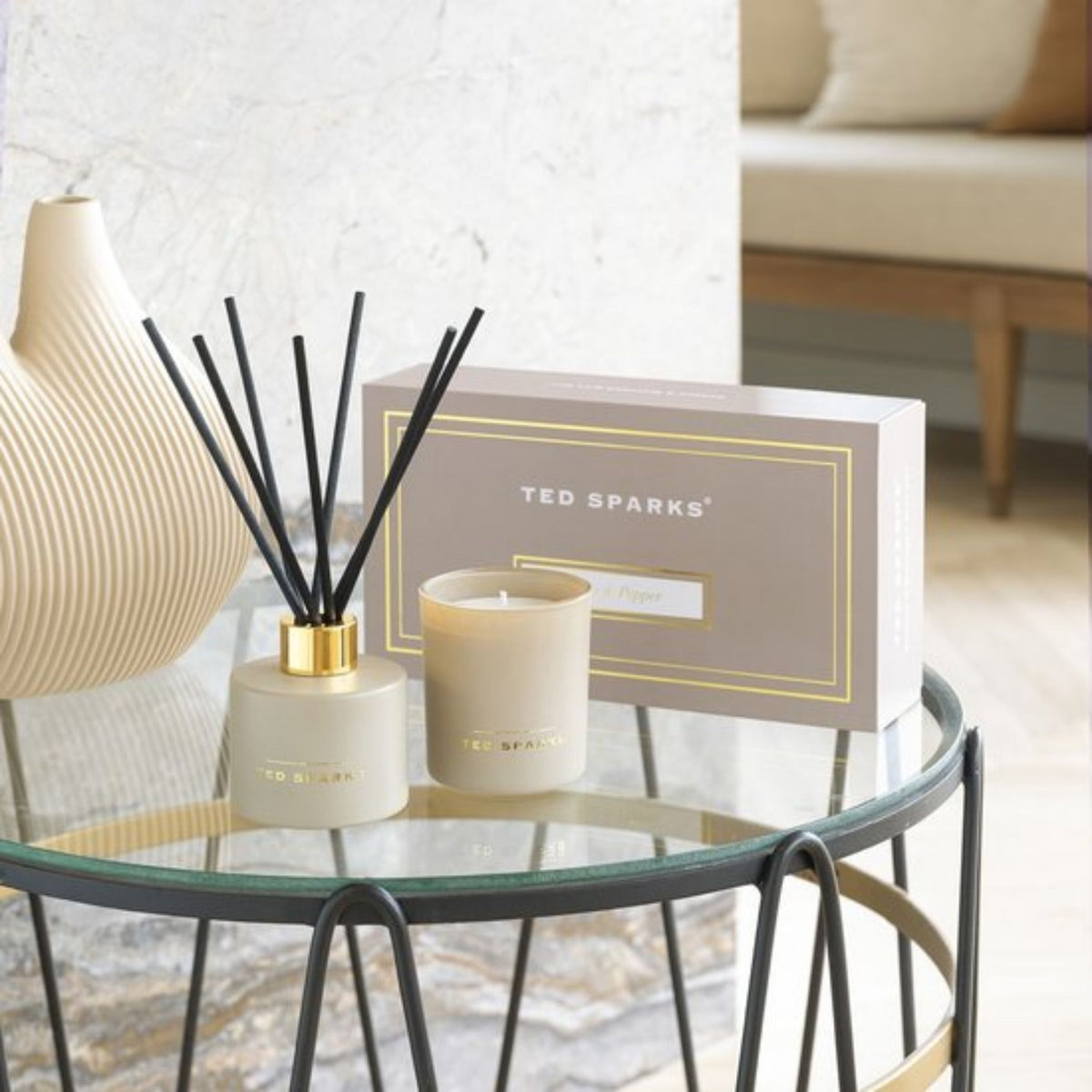 Ted Sparks Giftset Medium – Geurkaars & Diffuser – Tonka & Pepper