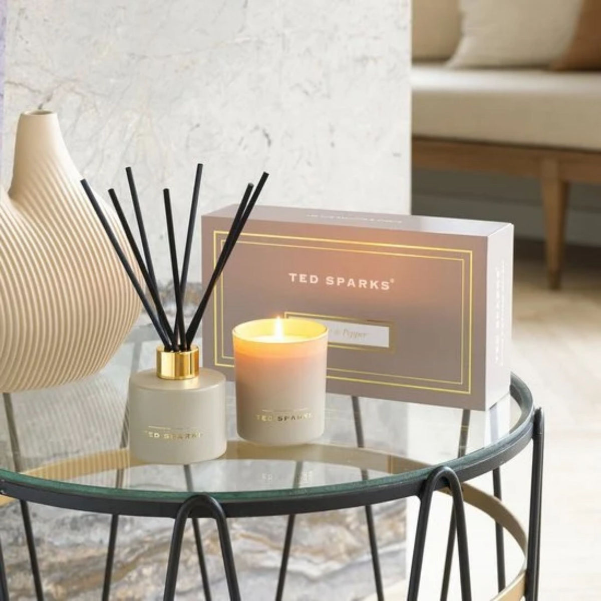 Ted Sparks Giftset Medium – Geurkaars & Diffuser – Tonka & Pepper